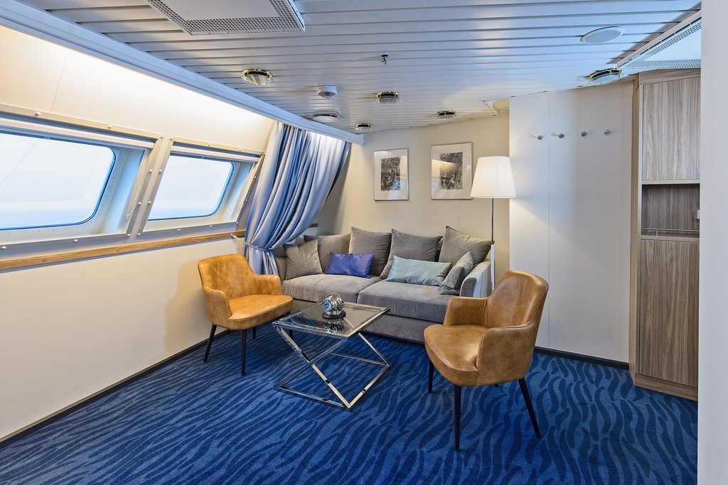 Hurtigruten MS Nordkapp Expedition Suite.jpg